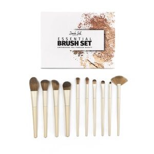 Brand New Daniela Bell Essential Brush Set of 10 - Cream